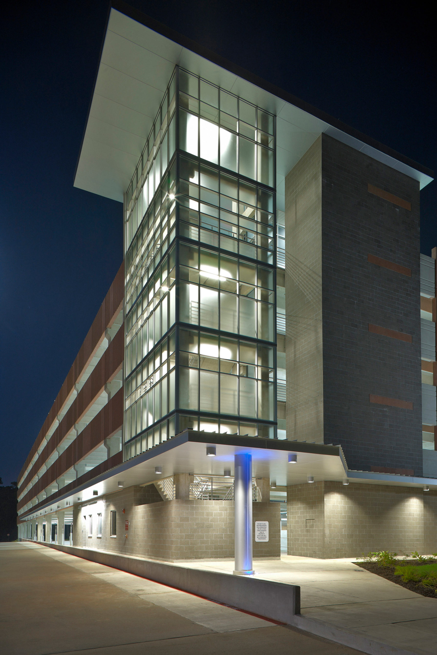 Montgomery Campus Parking Garage - HarrisonKornberg Architects